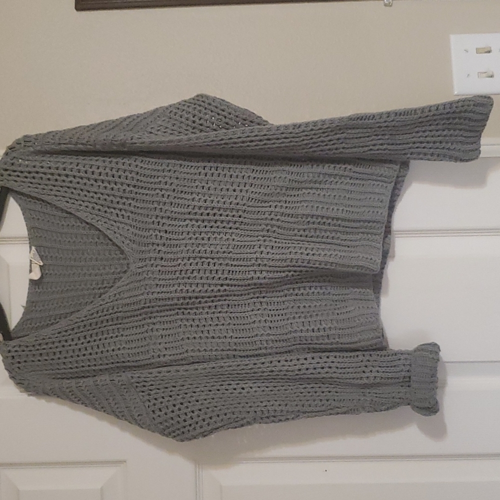 Gray/green sweater